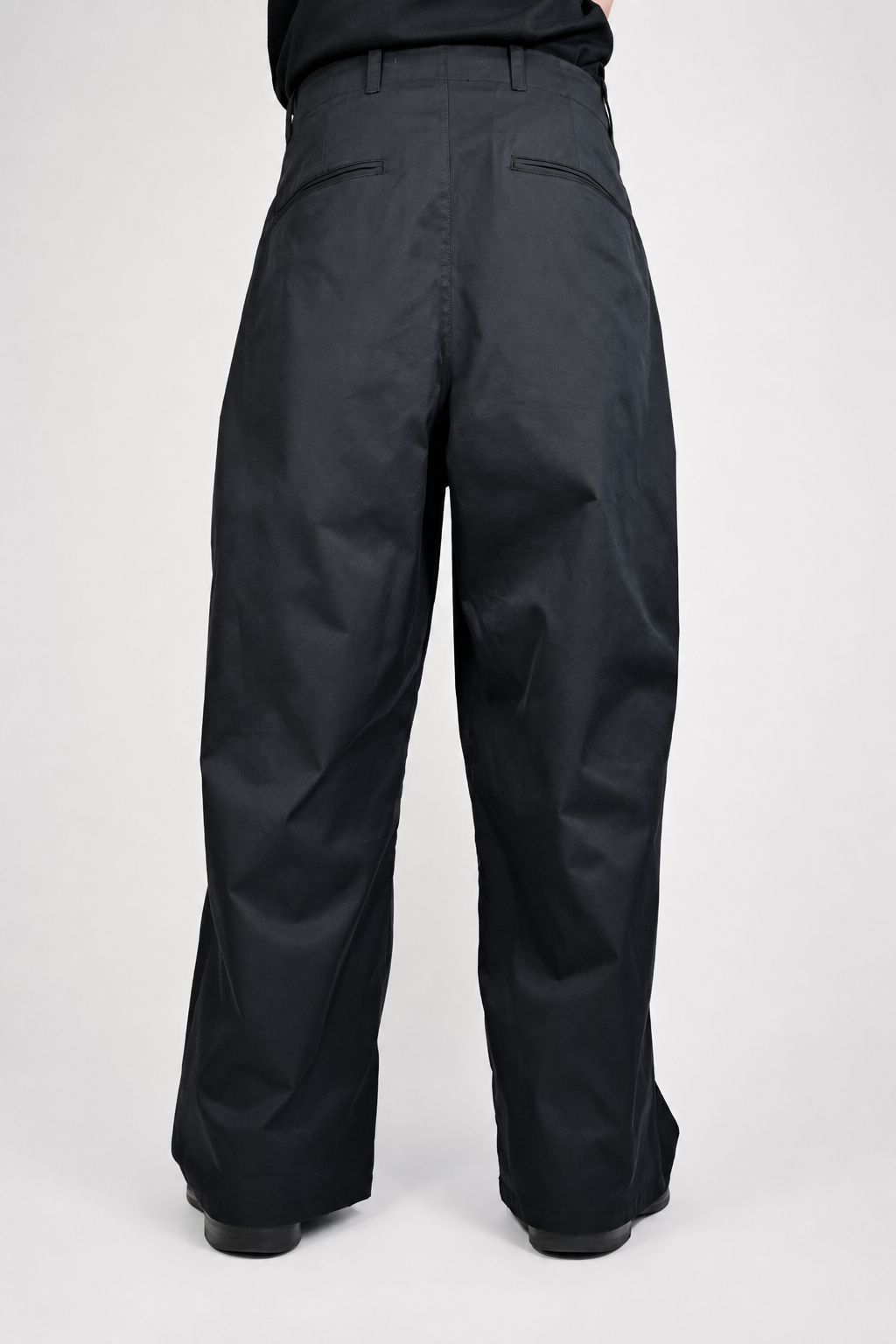 DAYCODE - DOUBLE TUCK FORM TROUSER - INK BLACK