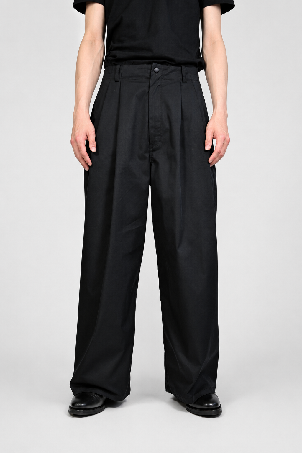 DAYCODE - DOUBLE TUCK FORM  TROUSER - INK BLACK