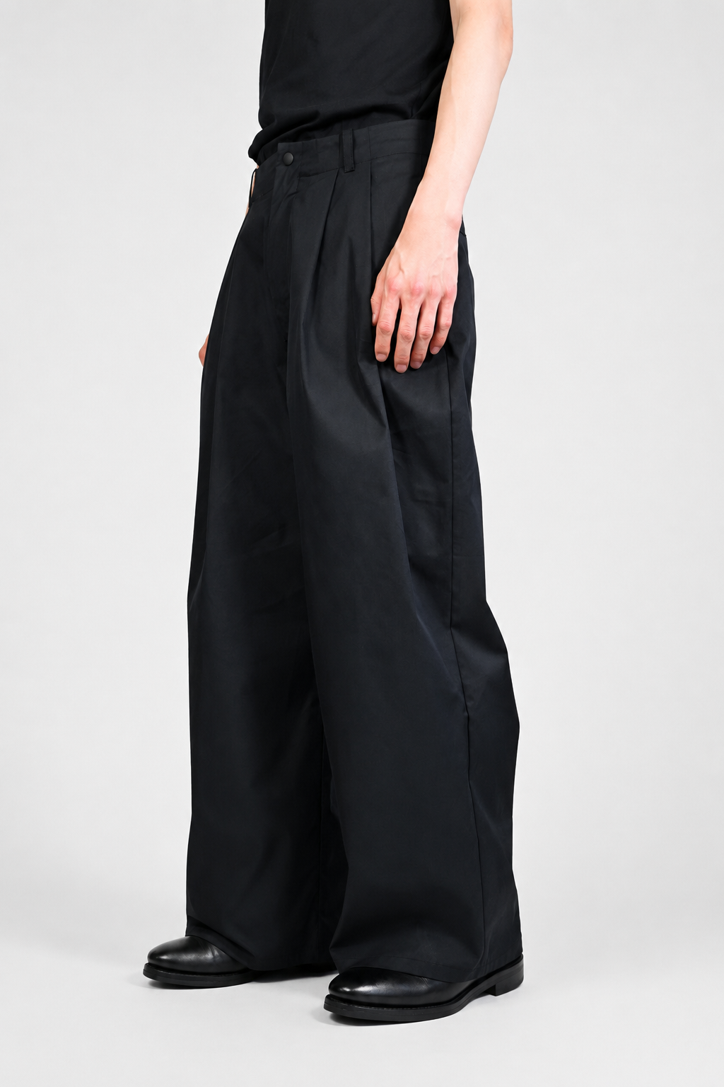 DAYCODE - DOUBLE TUCK FORM  TROUSER - INK BLACK