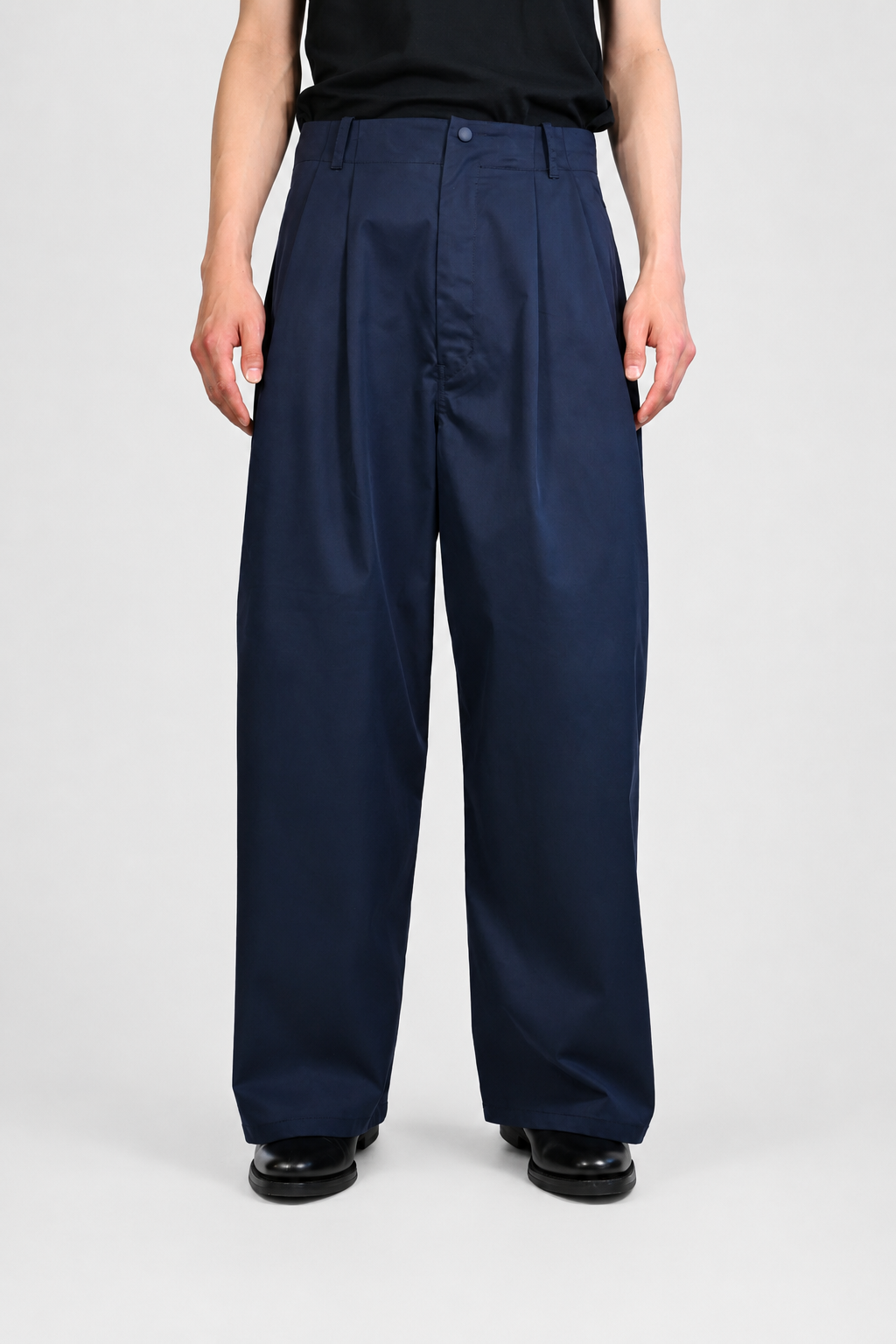 DAYCODE - DOUBLE TUCK FORM  TROUSER - DUST NAVY