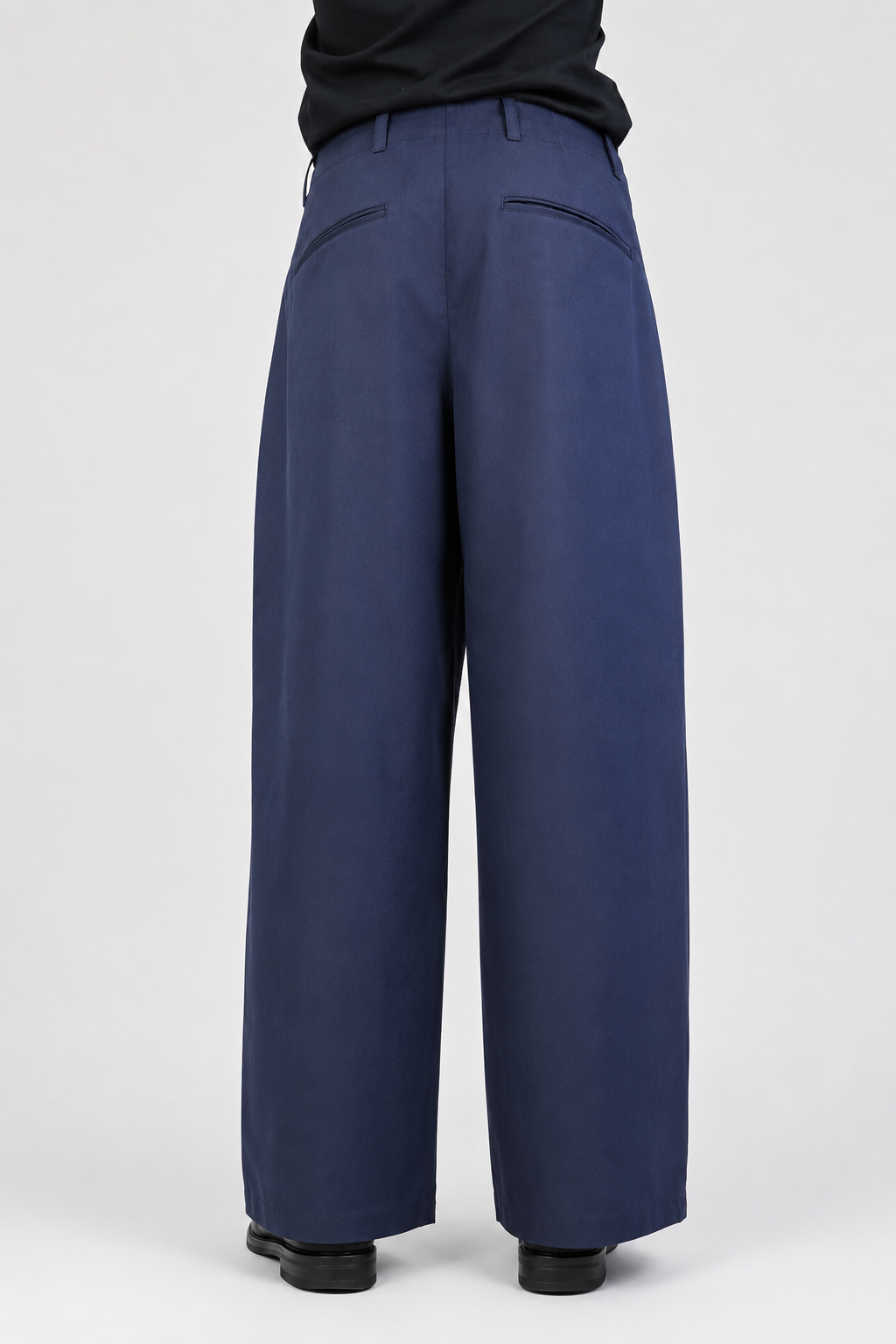 DAYCODE - DOUBLE TUCK FORM  TROUSER - DUST NAVY